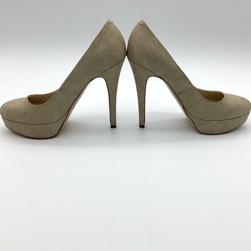 040. ALDO Beige Platform Snakeskin Pumps EUC Size 9